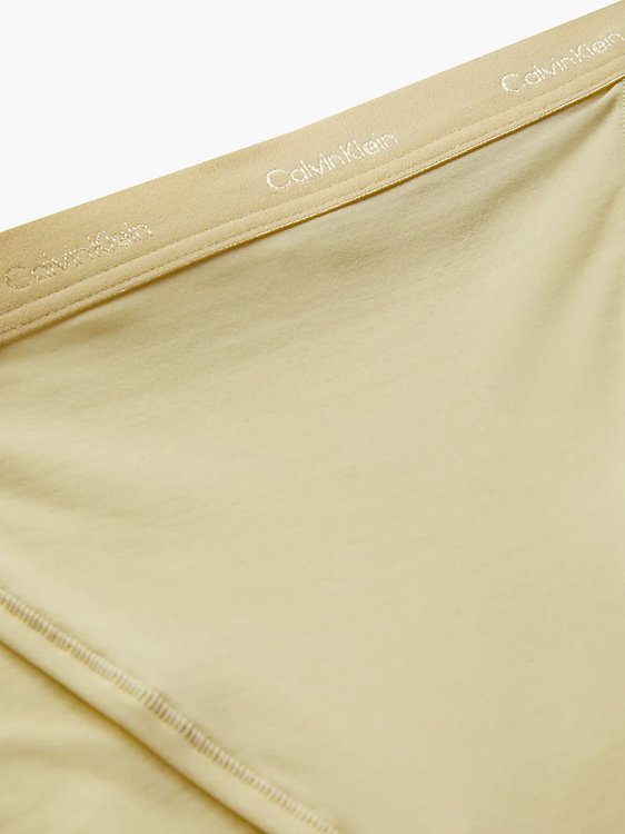 Žlutá barva, Form to Body tanga