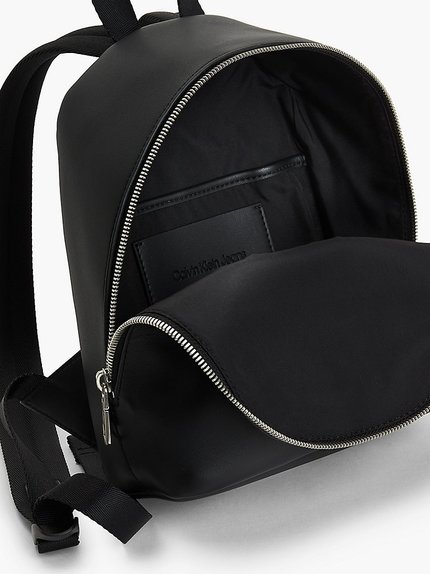 Módní K60K608933-BDS batoh, 2022