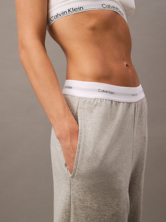 Šedá barva, Modern Terry tepláky