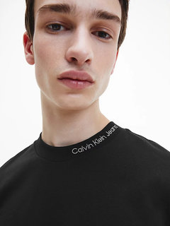 Černá barva, Institutional triko