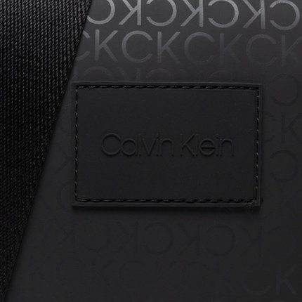 Černá barva, Light weigh crossbody