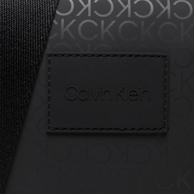 Černá barva, Light weigh crossbody