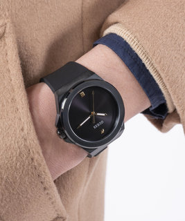 Černá barva, Vinyl hodinky