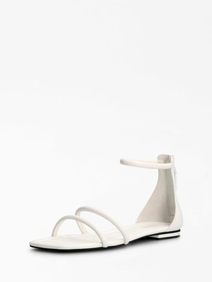 Guess – nen ífotka 1