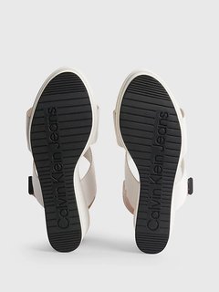 Bílá barva, Wedge sandály