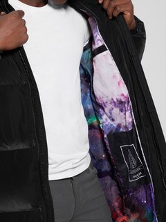 Černá barva, Space Long péřový kabát