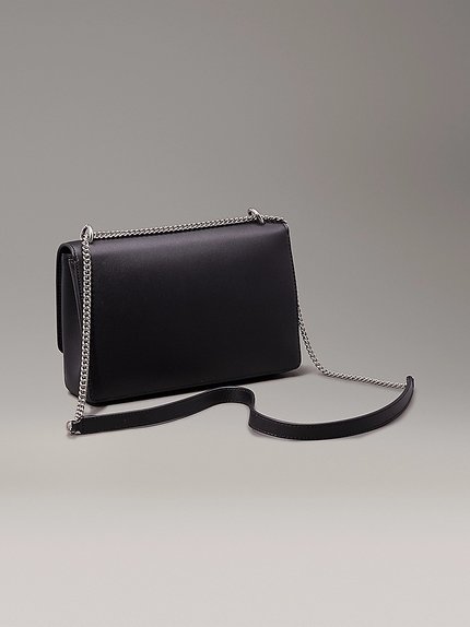 Módní Sculpted crossbody, Černá barva, 2024