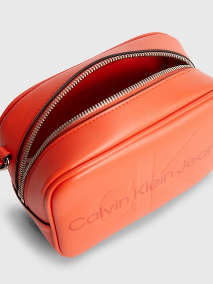 Módní Sculpted Camera crossbody, Červená barva, 2023