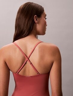 Růžová barva, CK essentials plavky