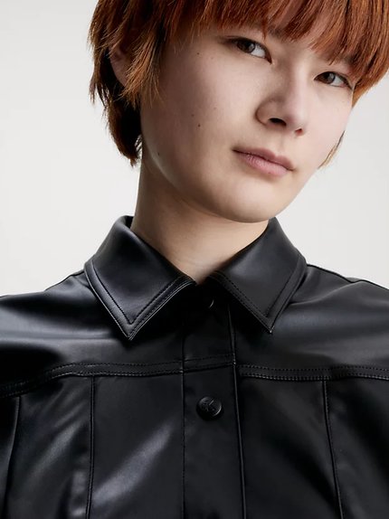 Módní J20J221388-BEH šaty pu kůže, 2023