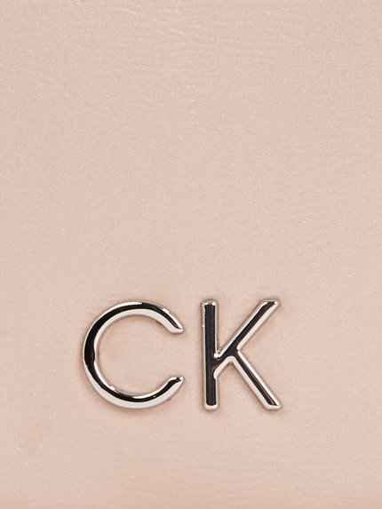 Módní K60K611883-PE1 crossbody, 2024