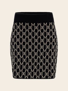 Černá barva, Angelina sukně