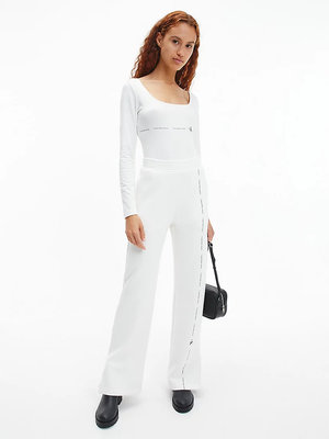 Bílá barva, Repeat Logo body