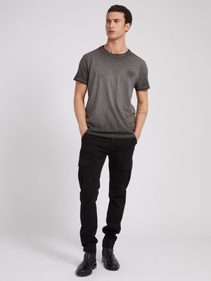 Módní M2GI17K6XN0-JBLK TRIKO, 2022