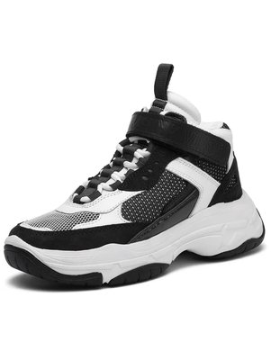 Bílá, Černá barva, Missie tenisky