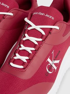 Červená barva, Eva Runner tenisky