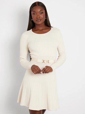 GUESS – Pleated Paige šaty, Krémová barva