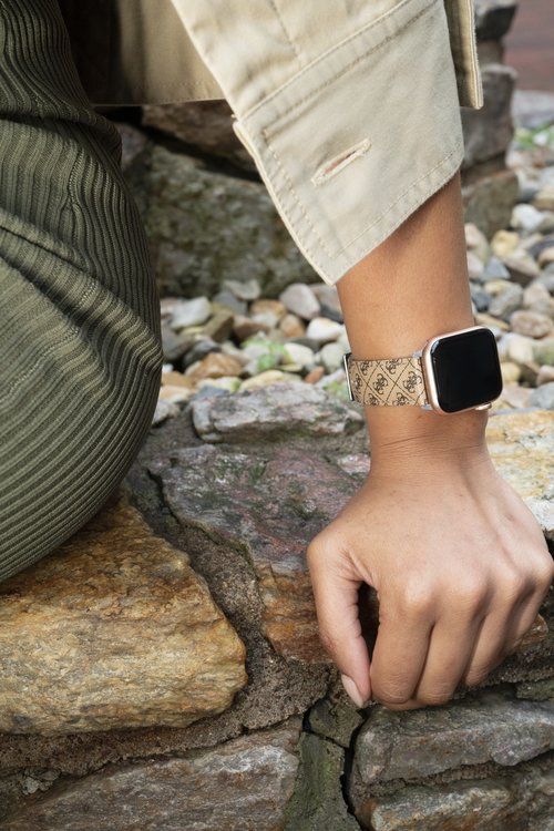 CS2001S1-Chocolate Brown HODINKY – GUESS Ženy 1