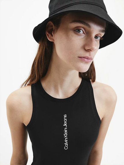 Černá barva, Faded logo šaty