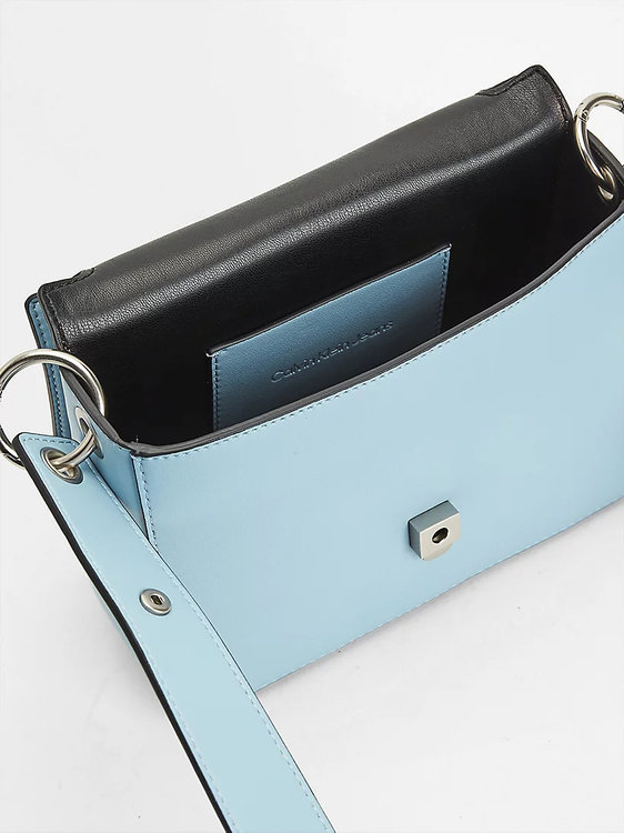 Sculpted crossbody Modrá barva Ženy