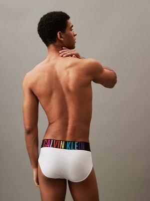 000NB3938A-100 slipy LOW RISE Muži