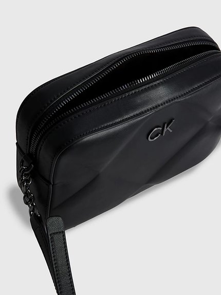 Módní Re-Lock Camera crossbody, Černá barva, 2023