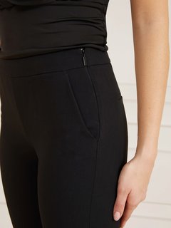 Černá barva, Sally kalhoty