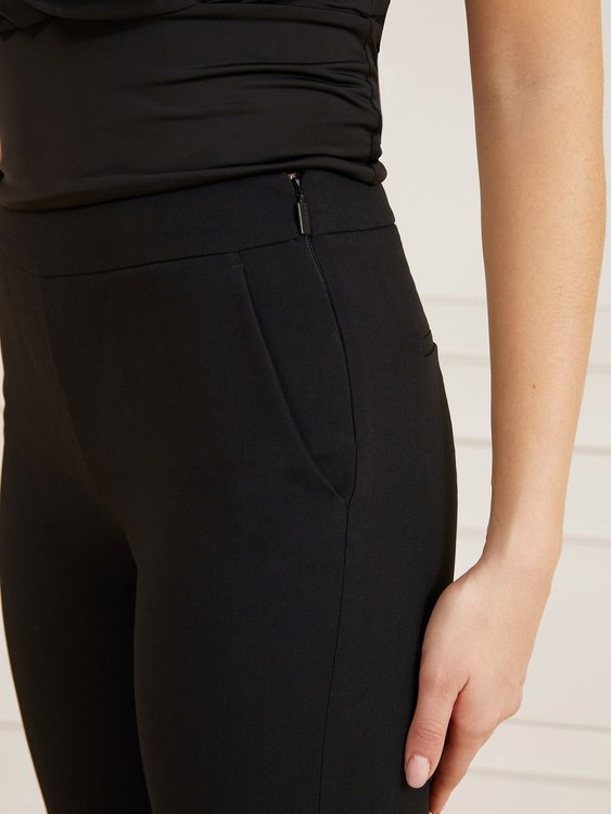 Černá barva, Sally kalhoty