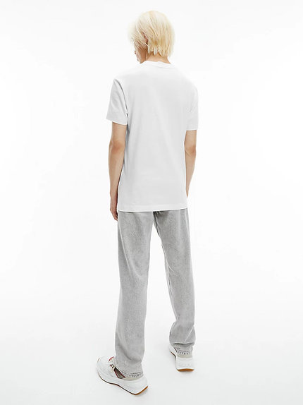 Bílá barva, Repeat tričko