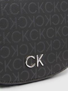 Luxusní CK Daily Saddle crossbody, Černá barva, OS