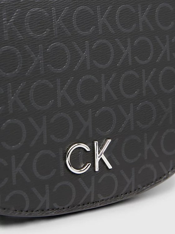 Luxusní CK Daily Saddle crossbody, Černá barva, OS