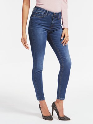 Guess – 1981 jeans, Modrá barva