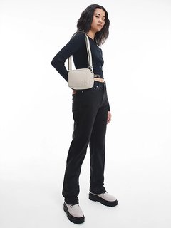 Sculpted camera crossbody Béžová barva Ženy