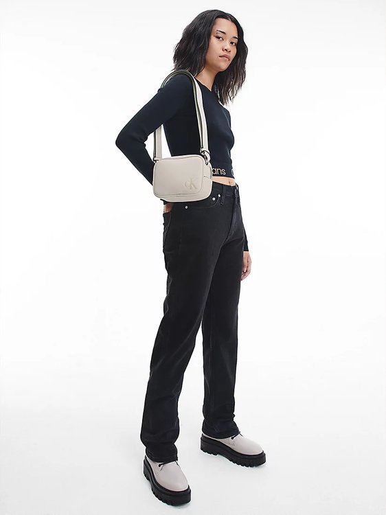 Sculpted camera crossbody Béžová barva Ženy