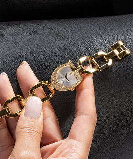 GUESS, Zlatá barva Gia hodinky