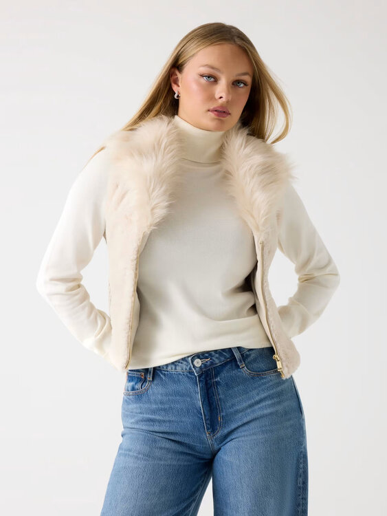 GUESS – W5BL0IKCP70-F14G VESTA