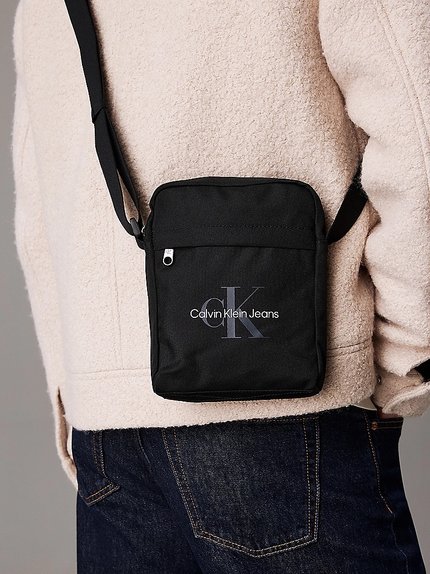 Módní Sport Essentia crossbody, Černá barva, 2024