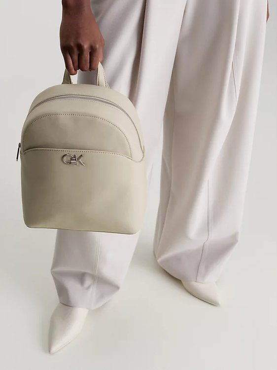 Luxusní K60K610772-PEA batoh, OS