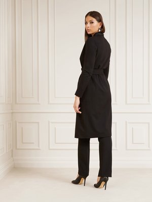 Černá barva, Jones kabát