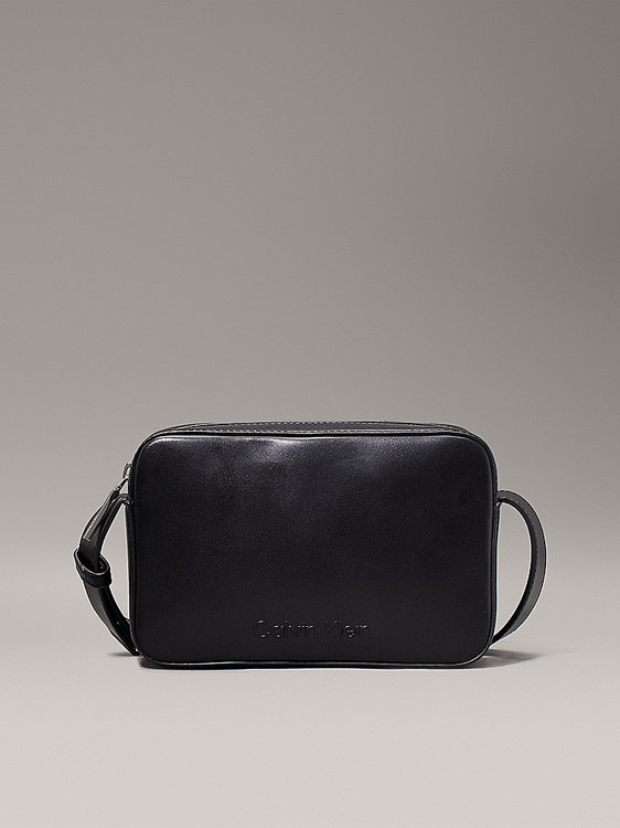 Calvin Klein Jeans – Embossed Logo crossbody, Černá barva