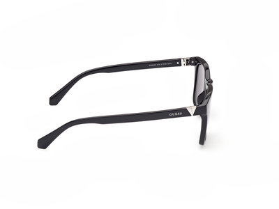 Černá barva, Sluneční brýle