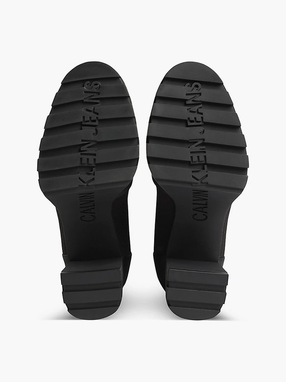 Černá barva, Platform kotníkové boty