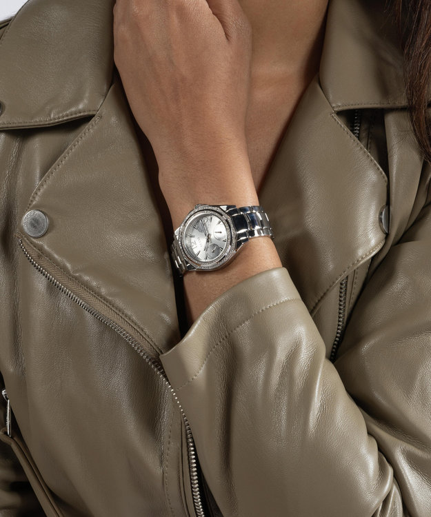 Stříbrná barva, Ritzy hodinky