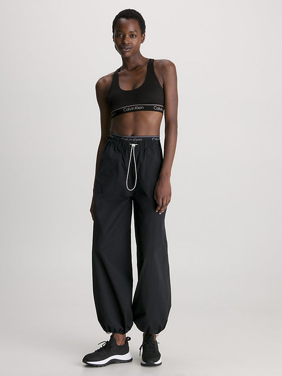 Módní Medium Impact podprsenka, Černá barva, 2023