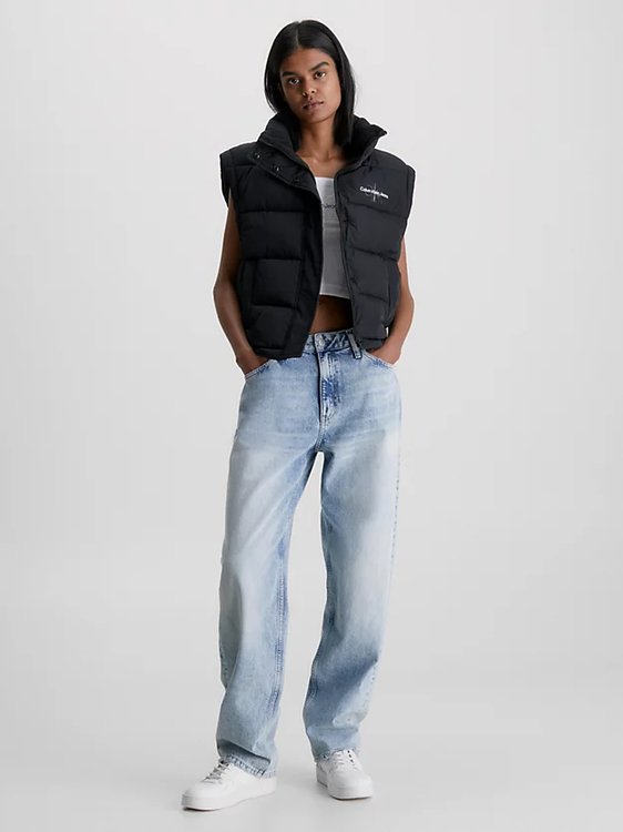 Módní J20J221382-BEH vesta, 2023