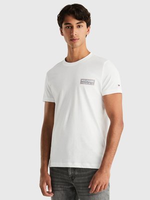Tommy Hilfiger – Printed Badge triko, Bílá barva