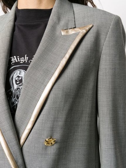 Šedá barva, Rachel sako