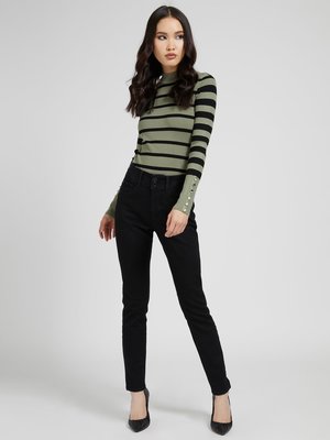 Guess – není fotka 1