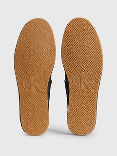 Černá barva, Monogram espadrilky