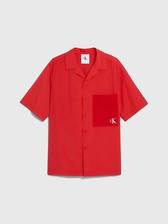 Červená barva, Woven košile